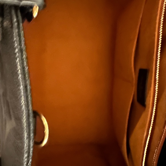 Like new Louis Vuitton OnTheGo GM black square tote. - Picture 7 of 15